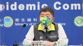 疫情期間，因接觸染疫確診而遭匡列者無數，陳時中表示由於這部分最近很有爭議，中央將概括承受檢疫費用。（圖／指揮中心提供）