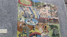 馬公中正國小廁所改建  小朋友創作校園生活壁畫馬公中正國小使用超過20年的老舊廁所近期改建，入口處有美術班小朋友共同創作的30片「拼圖壁畫」方磚，燒製鑲貼在牆壁上，增添美感。（澎湖縣政府提供）中央社  111年1月21日