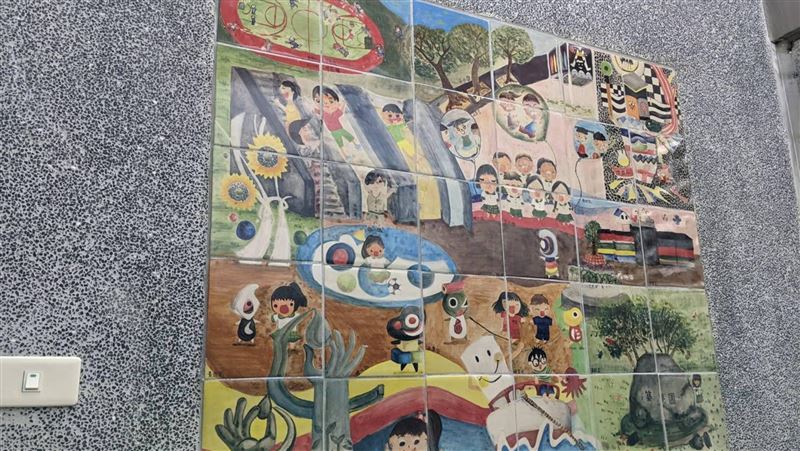 馬公中正國小新亮點　廁所增生活璧畫