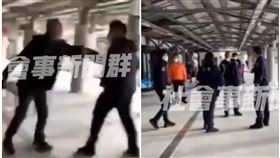 江男在苗栗火車站候車時，不滿被勸導戴口罩，竟持雨傘毆打副站長。（圖／翻攝畫面）