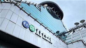 華視上午舉行董事會公共電視文化事業基金會20日舉行例行董事會，討論華視總經理莊豐嘉近日在立法院的風波。董事羅慧雯與邱家宜表示，華視人事案應由華視董事會決定。華視21日上午11時開董事會討論。圖為華視大樓。中央社記者王飛華攝  111年1月21日