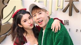 反骨琳妲旬味自然鍋物開幕好友林進站台祝賀。（記者邱榮吉/攝影）