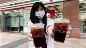 祝賀郭婞淳摘下舉重金牌，超商限時咖啡買一送一。（圖／業者提供）