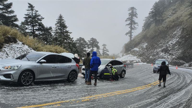 合歡山第4波降雪　皚白畫面美炸