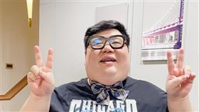 11年前「好興奮」爆紅！興奮哥近況曝　日正妹簇擁網羨炸（圖／翻攝自TAMASABUROU_TW推特）