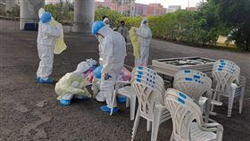 一家3口染疫爸曾登國際貨輪  高雄港設篩檢站高雄市20日新增一家3口確診COVID-19，因男童爸爸在高雄港工作，高雄市政府20日下午由高雄榮總入駐高雄港設置篩檢站，並清消工作輪船曾停靠的118號碼頭。（港務公司提供）中央社記者曾以寧傳真  111年1月21日