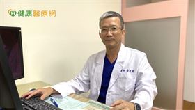 每年1月是國際甲狀腺意識月，民眾應留意脖子是否有莫名腫塊，若身體有不適症狀且找不出原因，最好抽血檢查甲狀腺素，並將甲狀腺超音波檢查列為健檢項目。