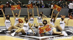 ▲高雄鋼鐵人啦啦隊，鋼鐵女神雅典娜。（圖／記者劉彥池攝影）