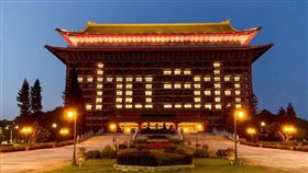 圓山大飯店臉書粉專小編發文寫下，令人振奮的好消息！我們都平安，感謝大家的陪伴與鼓勵！（圖／翻攝自圓山大飯店臉書）

