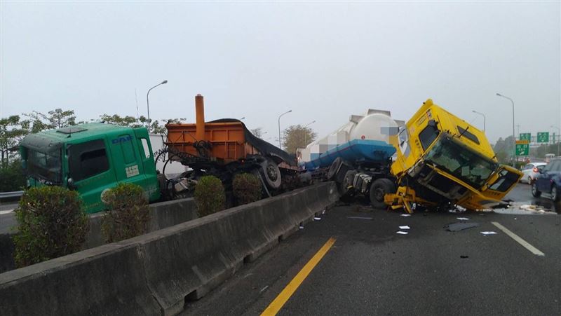 新／國1台南段大車追撞　回堵4公里