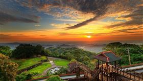 ▲西拉雅風景區的碧雲寺夕陽美景壯闊迷人。（圖／交通部觀光局提供）