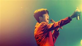 救人男子被發現是人氣男歌手林英雄。（圖／翻攝自im_hero____ IG）