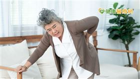 根據107年國健署癌症年報指出，罹患多發性骨髓瘤平均年齡為68歲，因此，高齡者是高風險族群。