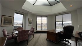 國民黨駐美代表處落腳華府中心  預計春天揭牌睽違10多年，國民黨計劃重啟駐美代表處，日前選定地點，落腳位於華府中心的賓夕法尼亞大道（Pennsylvania Avenue）上，代表處有多面採光，可遠眺國會大廈。中央社記者徐薇婷華盛頓攝  111年1月25日