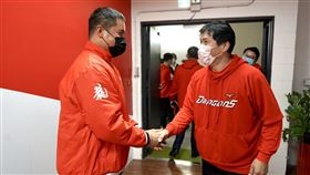 林智勝加盟味全龍。（圖／味全龍提供）