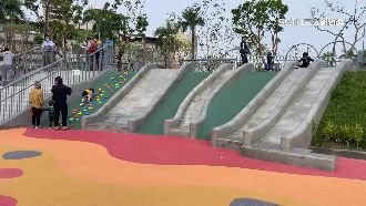共融公園藏危機　家長疑溜滑梯寬又陡