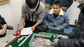 台中警三分局，頂樓加蓋流動賭場，臉書登廣告招攬賭客， 翻攝畫面