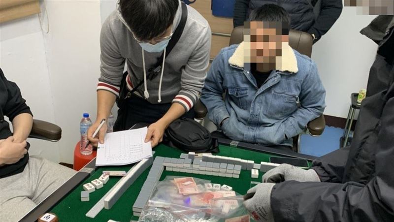 當警察塑膠？賭場上臉書登廣告揪牌咖