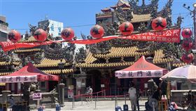 微解封　北港朝天宮傾向維持管制中央流行疫情指揮中心8日宣布，部分場所13日起有條件開放，雲林縣北港朝天宮考量香客來自各縣市，暫時傾向維持現狀管制。中央社記者姜宜菁攝  110年7月8日