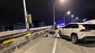 她逆向上環東！重機男被撞墜高架橋亡