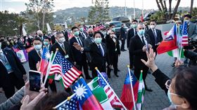 賴清德率團出席宏都拉斯共和國總統卡蕬楚就職典禮，抵達美國洛杉磯（圖／總統府提供）