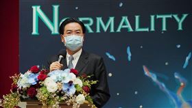 吳釗燮：民主國家關切台海 有力嚇阻威權擴張外交部長吳釗燮25日於台大以「後疫情時代台灣在全球的定位」為題發表演說，並接受提問。現場約200位學生出席聆聽。（外交部提供）中央社記者鍾佑貞傳真  111年1月26日