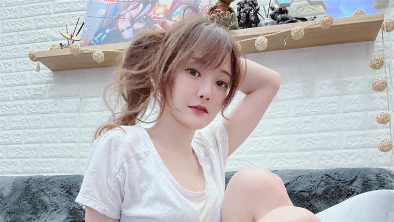 南半球女王「洞太多」頭髮撩起驚呆粉