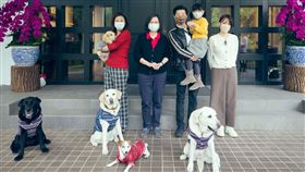 蔡英文、林靜儀、林昶佐、閃靈樂團團長Doris葉湘怡、林昶佐女兒林米魯（民進黨提供，2/2才能露出）