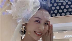 何蓓蓓曬絕美婚紗照。（圖／翻攝自何蓓蓓臉書）