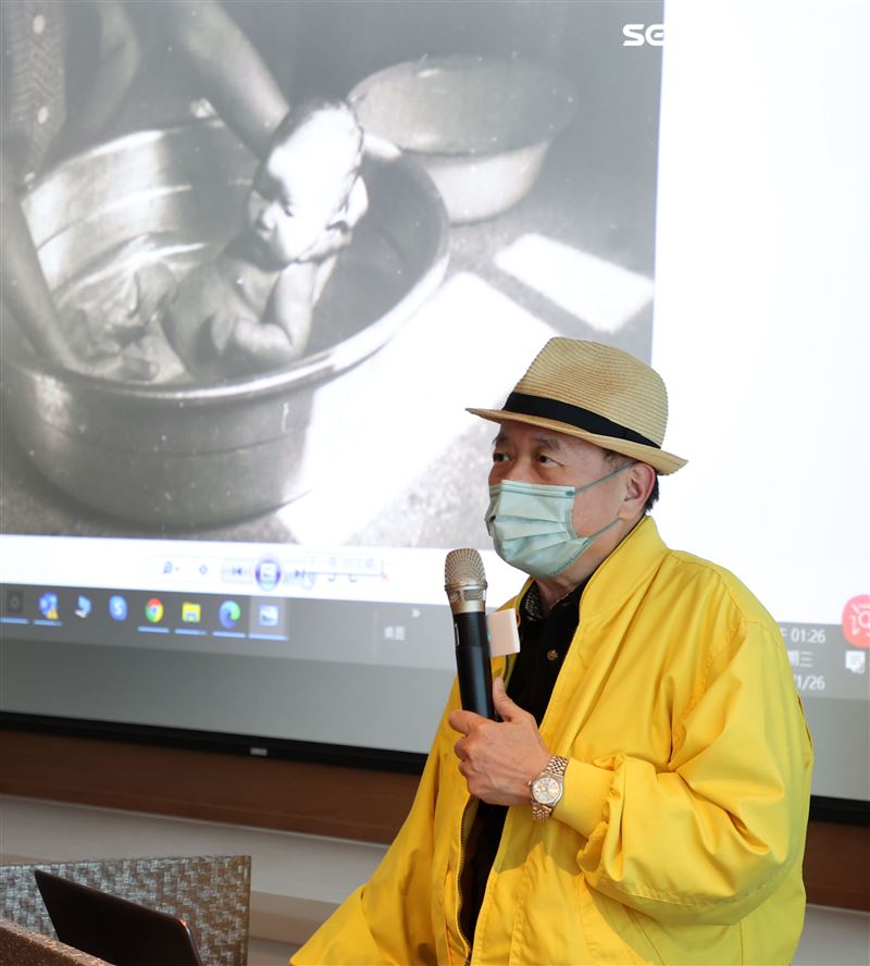 「閃亮的回憶」羅霈穎與羅青藏書畫及精品公益拍賣會。（記者邱榮吉/攝影）