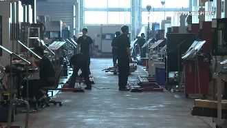 台玻營收創新高　員工怨年終僅1個月