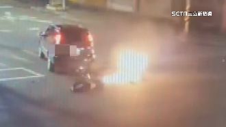 路口閃汽車急煞　機車倒地滑行成火球