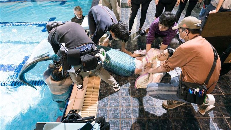 認下半身太重　偶像男星滑進去像死魚