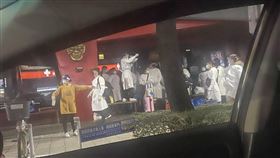 高雄牛排館、店員召回、隔離衣、專車