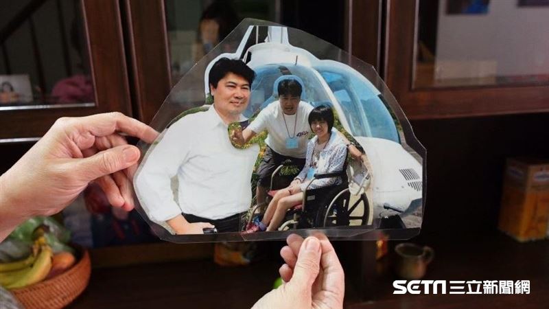 機師爸墜機亡　腦麻女兒畫直升機思念