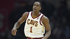 ▲朗多（Rajon Rondo）背對籃框拉桿打板進球。（圖／路透社／達志影像）
