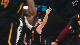 ▲騎士全場飆進19顆三分球，擊敗公鹿取得3連勝。（圖／翻攝自騎士推特）