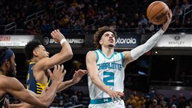 ▲「球三弟」鮑爾（LaMelo Ball）29分13助攻10籃板拿下本季第4次「大三元」。（圖／路透社／達志影像）