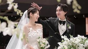 朴信惠第一次曬出「夫妻同框」的婚禮照片。（圖／翻攝自IG／ssinz7）