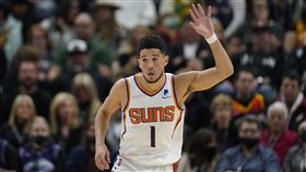▲布克（Devin Booker）攻下本季次高43分。（圖／美聯社／達志影像）