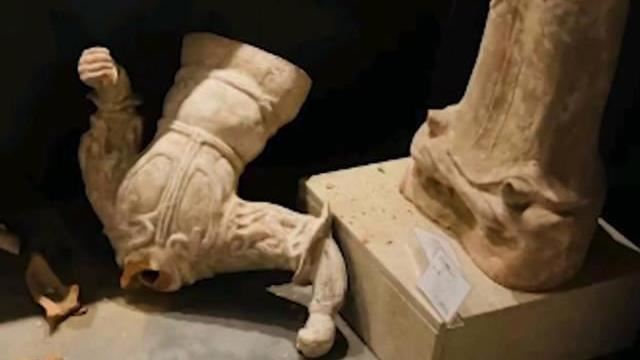 打碎570萬文物賠慘　案發影片逆轉
