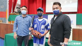 彭政閔、耿伯軒出席華應安同學獎助學金捐贈記者會。（圖／記者王怡翔攝影）