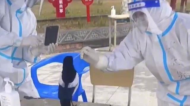 核酸檢測「跑來嘉賓」下幕讓眾人笑了
