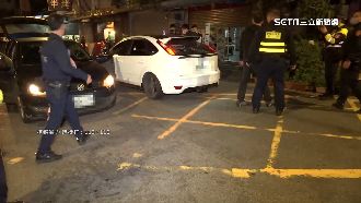 新北凌晨爆鬥毆　惡煞持刀棍街頭砸車