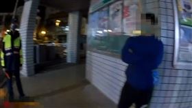 竹南警方，陳姓男子居家檢疫期間偷跑，外出匯款提款，以為是詐騙車手  翻攝畫面