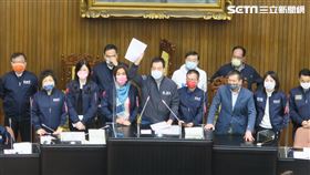 國民黨立法院黨團霸占主席台。（圖／記者盧素梅攝影)