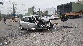 苗栗造橋轎車與砂石車碰撞  1死1重