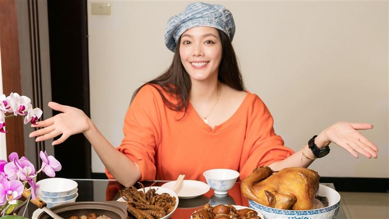 翊萱每年紅包藏枕頭套　狼狽下場慘曝