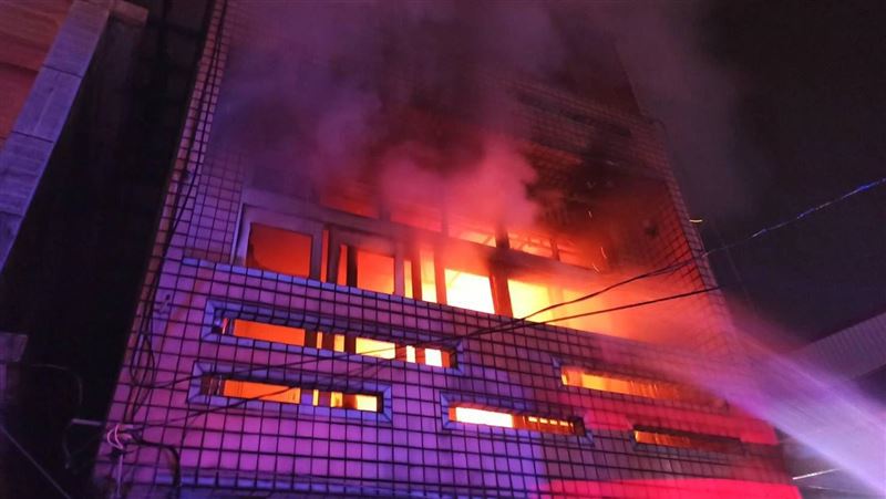 高雄民宅遭人縱火　屋主認：火我放的