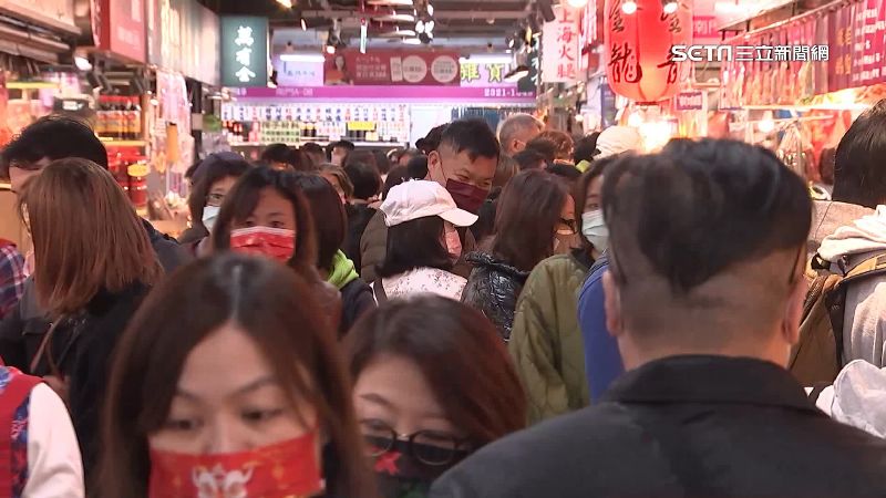 春節年假首日　採買人潮擠爆南門市場